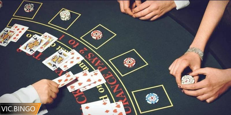 Blackjack là trò chơi dựa trên tổng điểm của các lá bài để xác định người chiến thắng