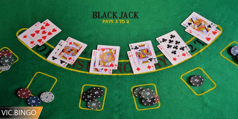 Luật chơi của Blackjack là sắp xếp các lá bài sao cho tổng điểm gần với 21 điểm nhất